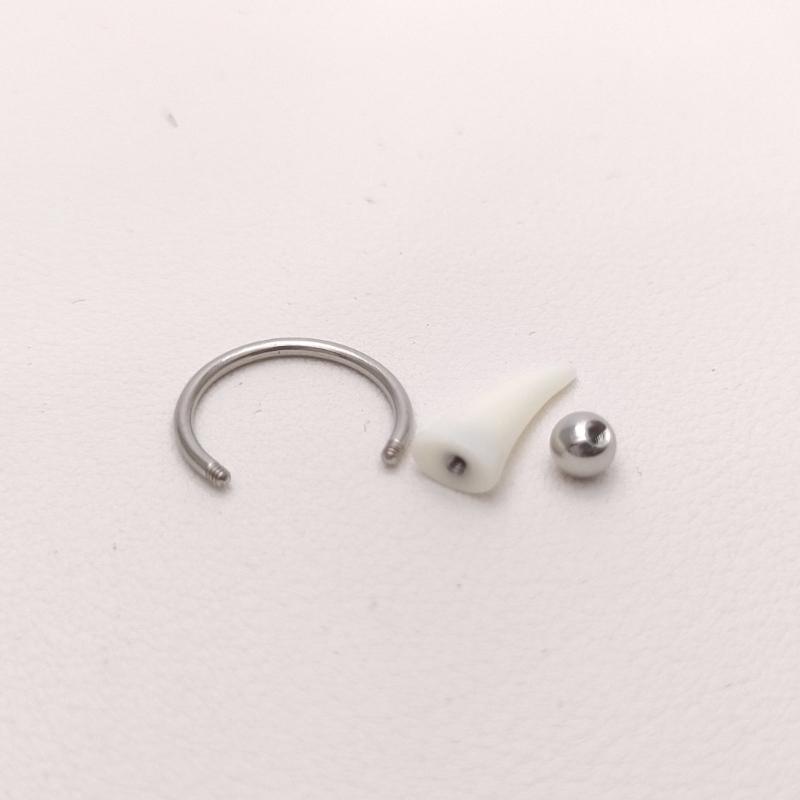 Fashionable Punk Fangs Lip Rings Resin Horseshoe Barbell Fashion Lip Clip Suitable for Statement at Parties and Event