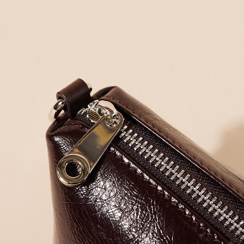 Dou Xiaozhu Retro Genuine Leather Pillow Crossbody Bag