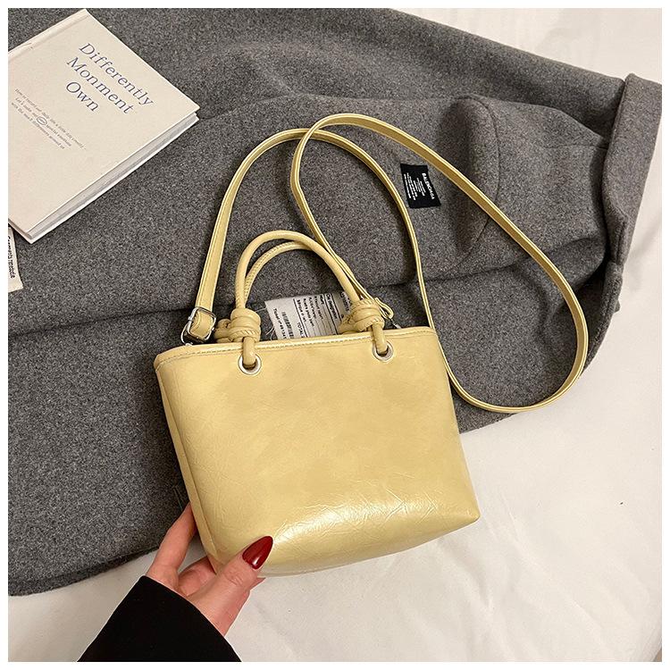 This Year's Popular Handbag Women's 2025 New High-end Textured Bucket Bag Shoulder Messenger Bag