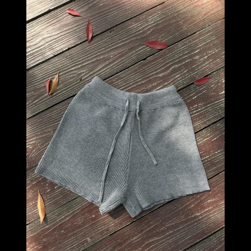 

Women s Retro Elastic Waist Knit Shorts: Japanese & Korean Style, Slimming, Versatile, Wide-Leg, Autumn/Winter Wear L светло-серый