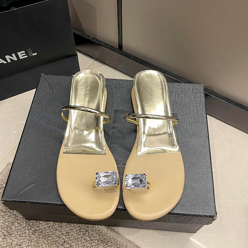 Fairy slippers female outer wear inner height increase 2025 summer new pigeon egg rhinestone toe word flat bottom cool slippers