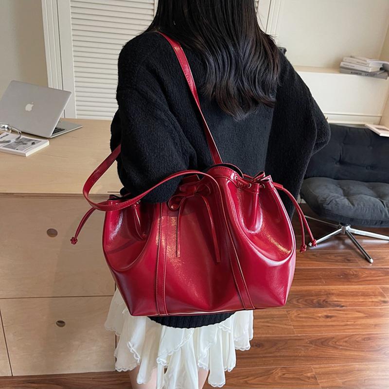 Large Capacity Women Shoulder Bag Fashion Versatile PU Leather Folded Drawstring Underarm Bag Texture Office Commuter Tote Bag CLE