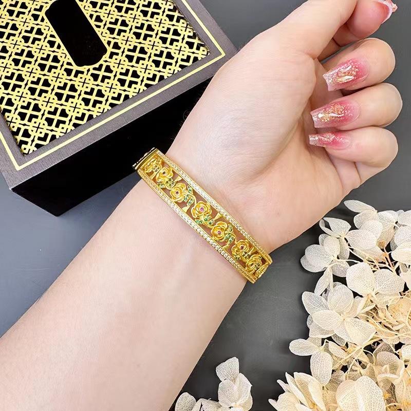 New1914Hollow cloud-patterned flower bracelet with clasp, popular light luxury versatile gold-plated copper jewelry for women