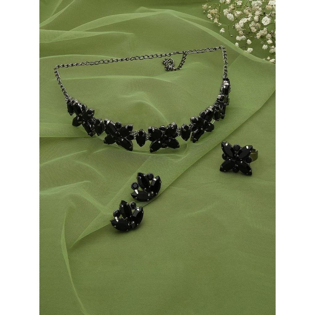 Svart glitrende steiner utsmykket moderne halskjede, øredobber og ring sett for kvinner