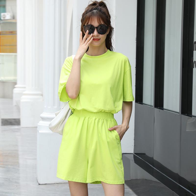 

Женский летний комплект из двух предметов больших размеров: Однотонная футболка с коротким рукавом и спортивные шорты L