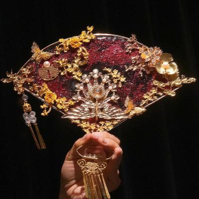 Original Handgefertigter Roter Xiuhe Hochzeitsfächer für die Braut - Brautaccessoire im Antiken Stil.