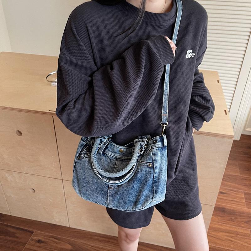 Casual denim commuter tote bag women's 2026 spring new feeling simple light luxury shoulder messenger bag