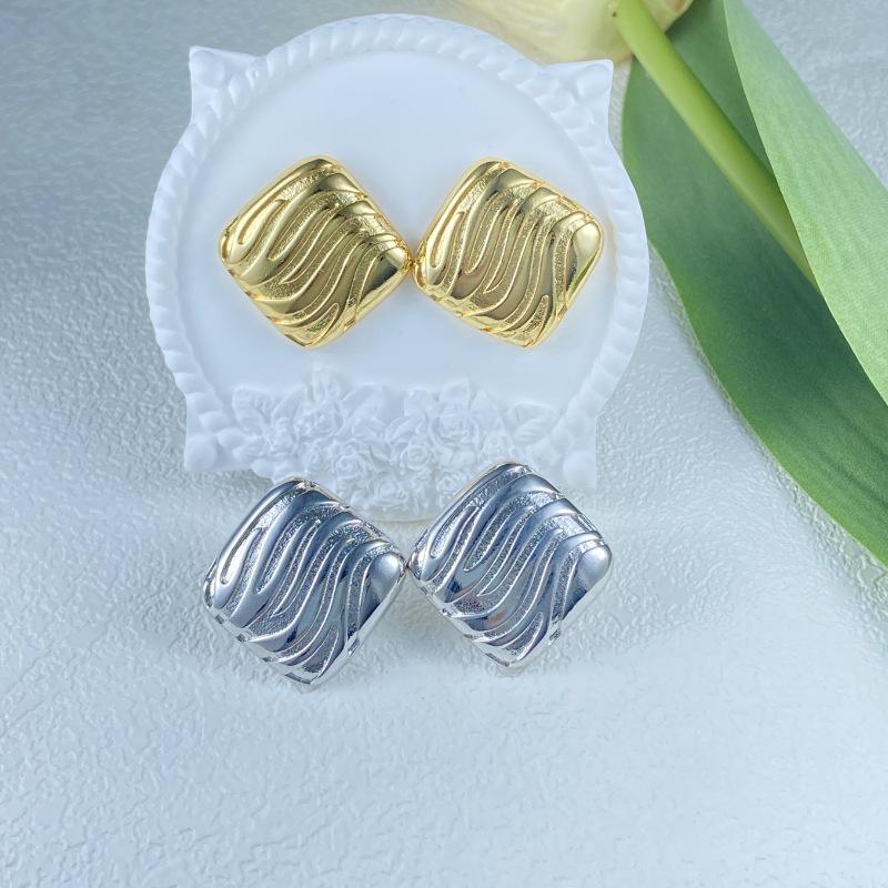 2024 Autumn Women's Tassel Striped Metal Earrings - Niche European & American Design