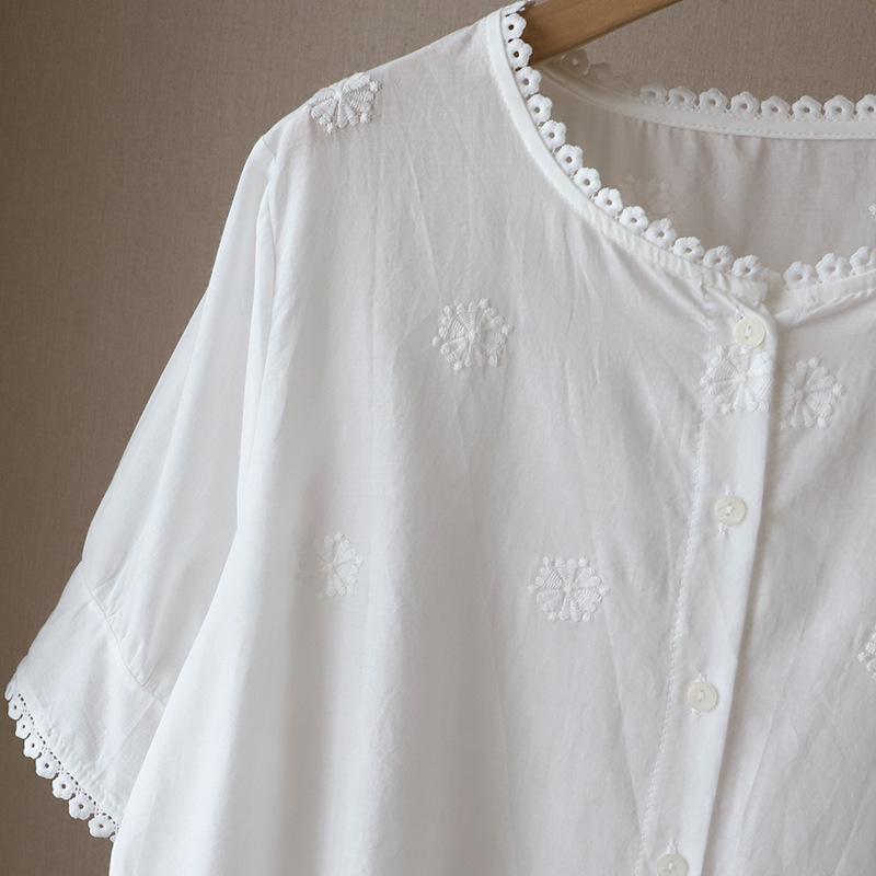 Neue 2025 Sommer Übergröße Spitze Cutout Stickerei Bluse mit Rundhalsausschnitt und kurzen Ärmeln - Koreanischer Stil für Frauen