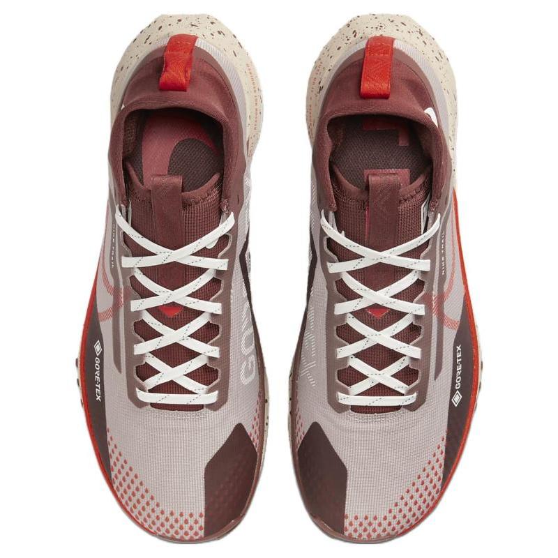Nike React Pegasus Trail 4 Gore Tex Diffused Taupe Dark Pony Sail Picante Red Tenisky DJ7926-200