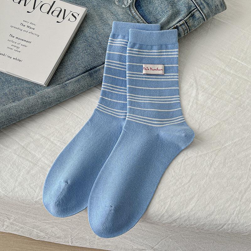 Damen Herbst- und Winter Farbblockierende Gestreifte Stoffetikett Trendige und Vielseitige Socken im College-Stil aus Reiner Baumwolle