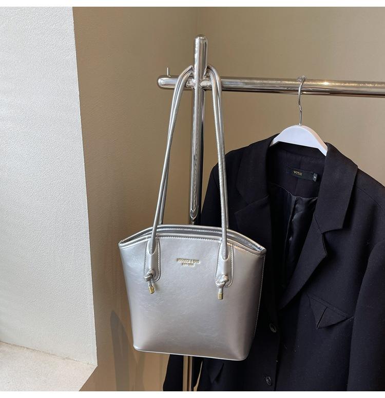 Premium Textured Small Bag Women's New Summer Commuter Versatile Shoulder Bag Fashionable Portable Bucket Bag