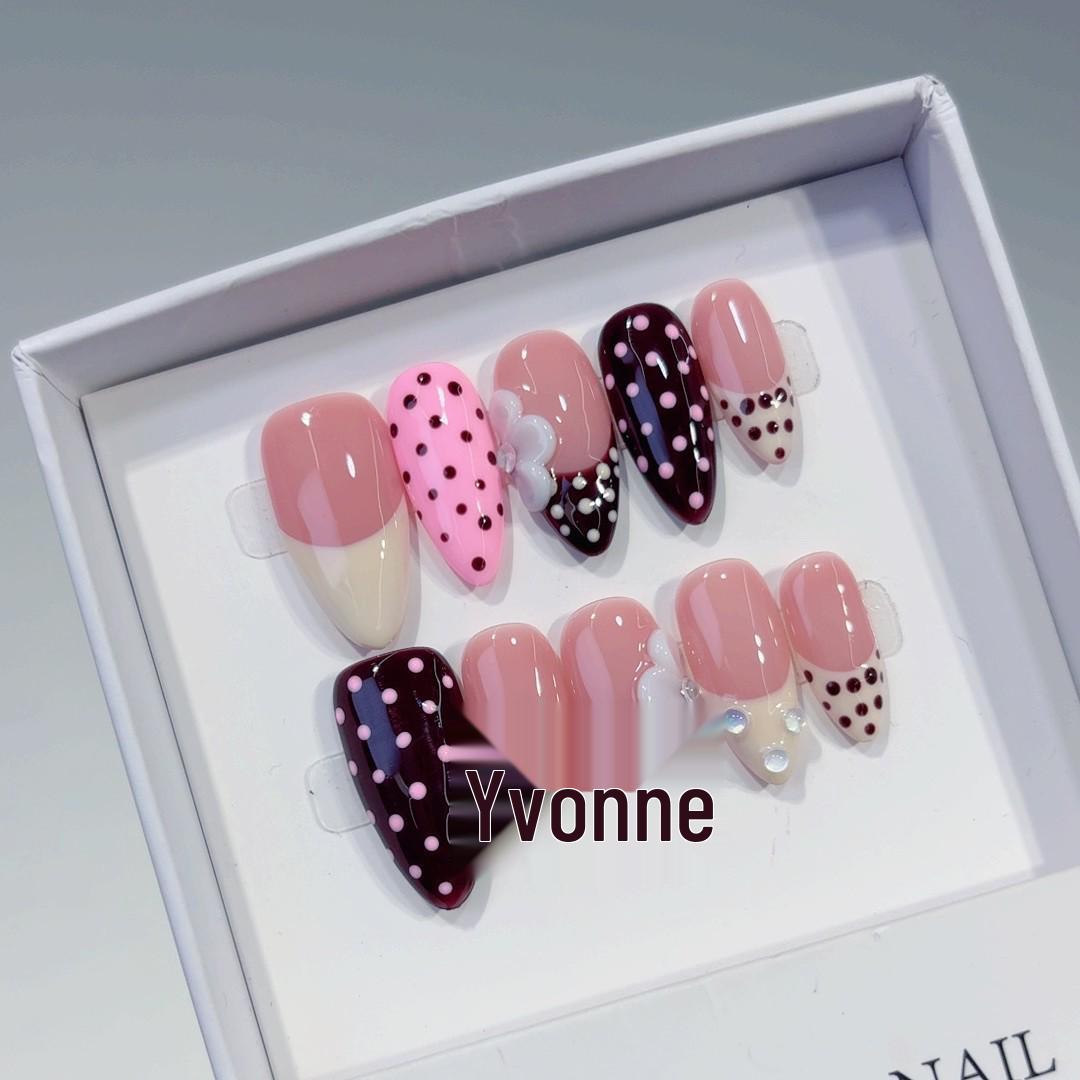 

Brown Series Polka Dot Strawberry Wearable Nail Art – Short Round False Nails for Autumn and Winter Medium