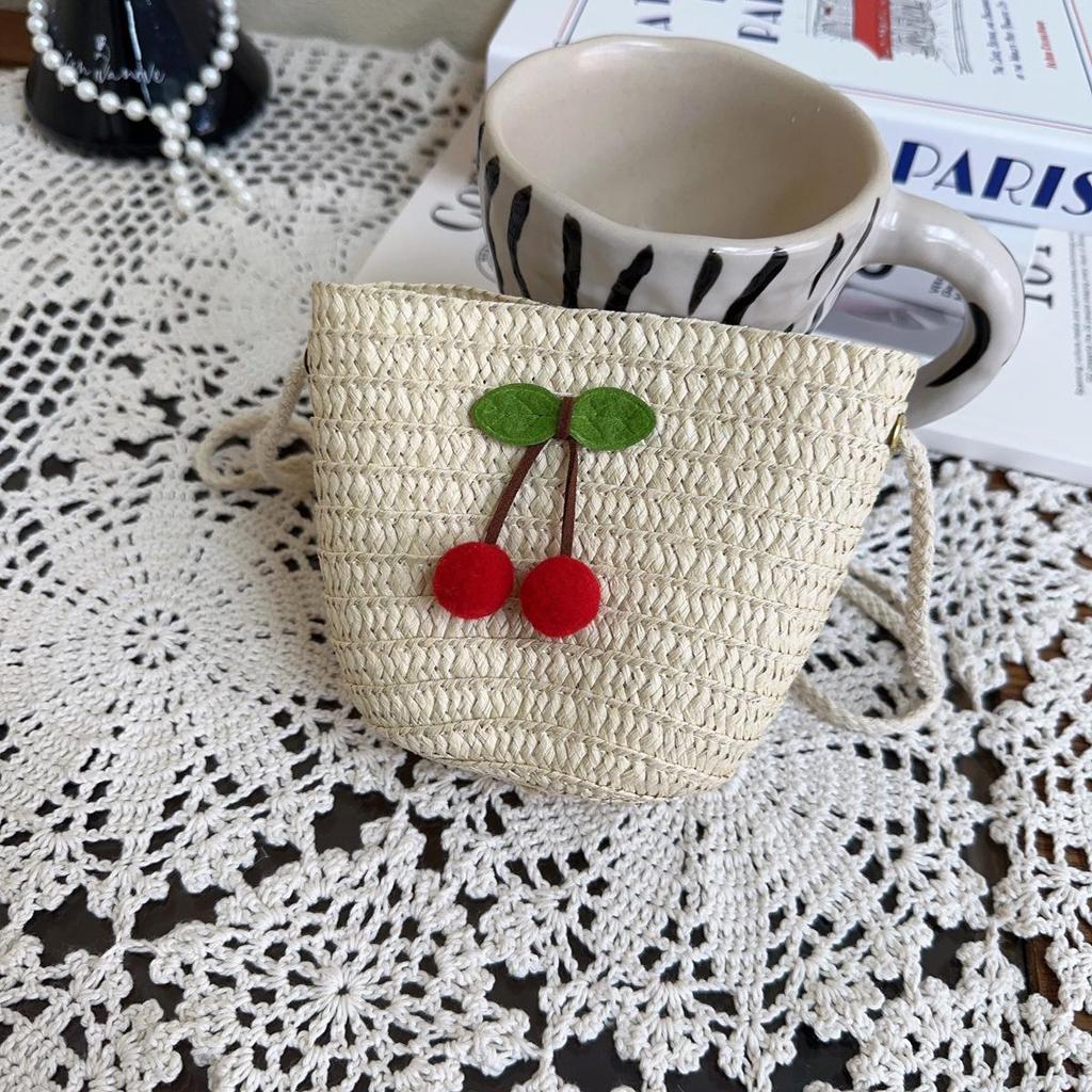 Ärmelloses Sommerkleid mit Kirschmuster für Mädchen mit gewebter Tasche