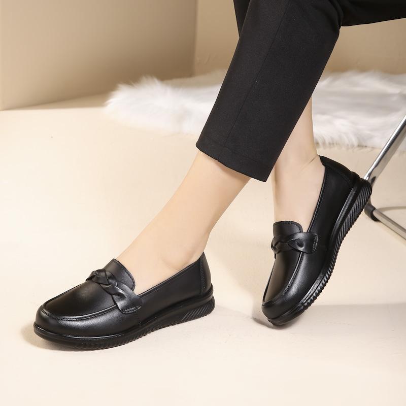 New Spring and Autumn Mother Shoes Single Shoes Leather Soft Sole Comfortable Middle-aged Leather Shoes Middle-aged and Elderly Women's Shoes Elderly