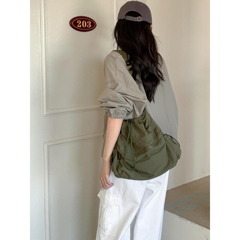 Nylon shoulder bag large capacity casual fashion tote bag drawstring pleated student class commuter messenger bag