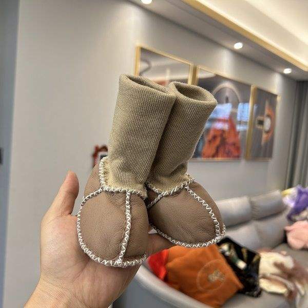 Fur Integrated Baby Shoes and Socks Warm Thick Autumn and Winter Baby Soft Soles Do Not Fall Off Toddler Shoes Newborn 0-6-12