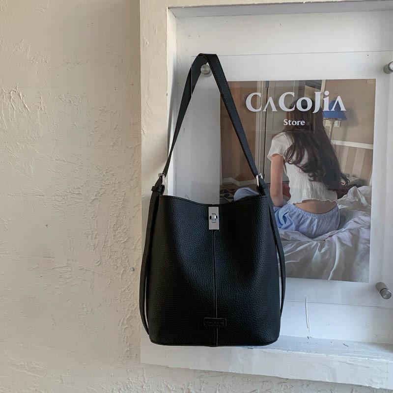 IELGY Ladies Messenger Bag Trendy Retro Shoulder Large Capacity Commuter Fashion Bucket Bag