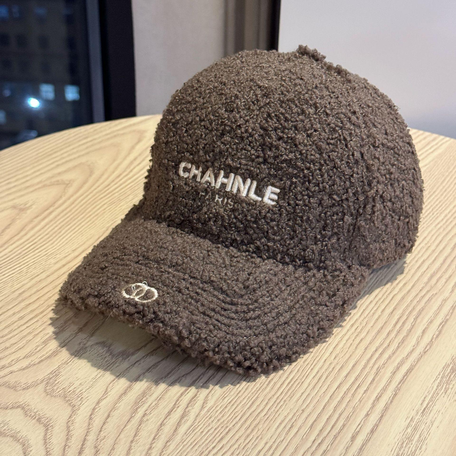 

Новая осенне-зимняя бейсболка из овечьей шерсти для женщин, корейский стиль, повседневная, универсальная, с вышивкой букв, модная, теплая, с козырьком, трендовая Adjustable