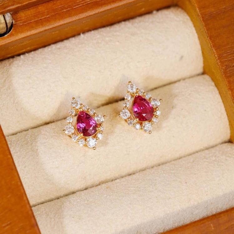 Silver Art S925 Sterling Red Zirconia Stud Earrings with Paved Diamonds - Fashionable Light Luxury French Style for Women 925 Silver