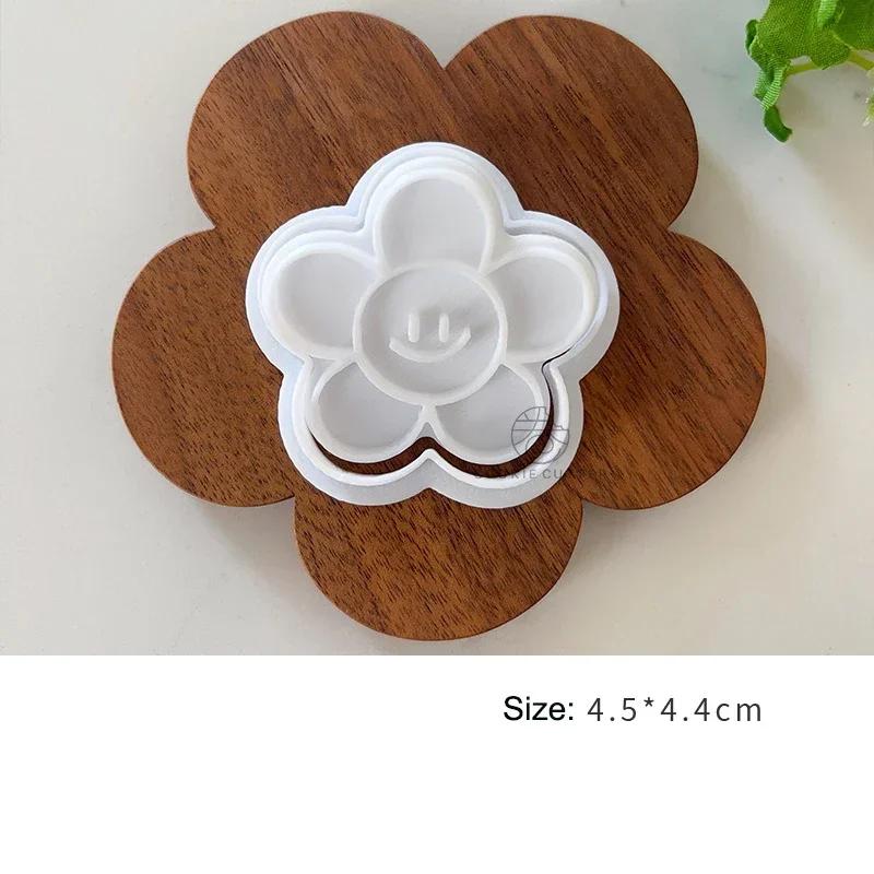 

Smiling Flower Cookie Cutter Plastic DIY Fondant Cake Biscuits Mold Birthday Dessert Candy Decoration Mould Pastry Bakeware
