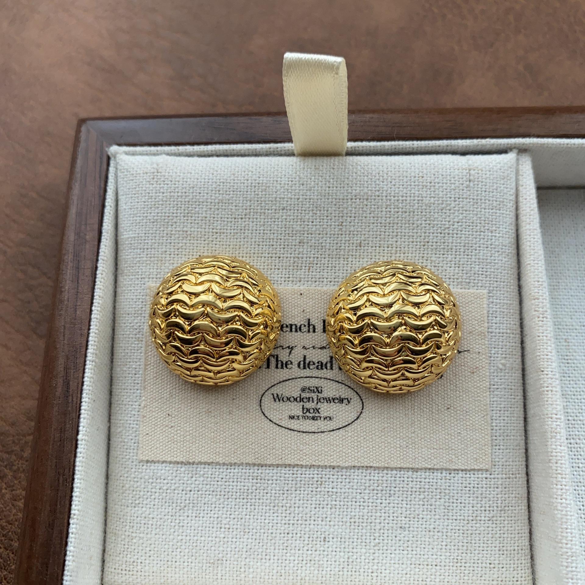 

Metal round three-dimensional braided stud earrings temperament retro loose personalized earrings