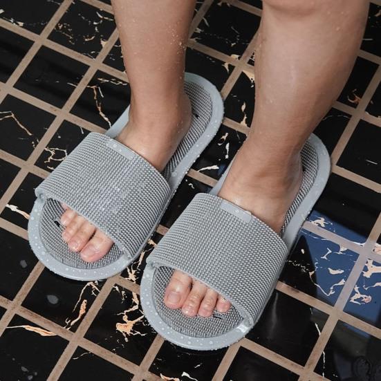 Foot Scrubber Massage Slippers Feet Cleaner Silicone Bristles Slippers Shower Slippers with Anti-Slip Suction Cups for Exfoliating Cleaning Foot