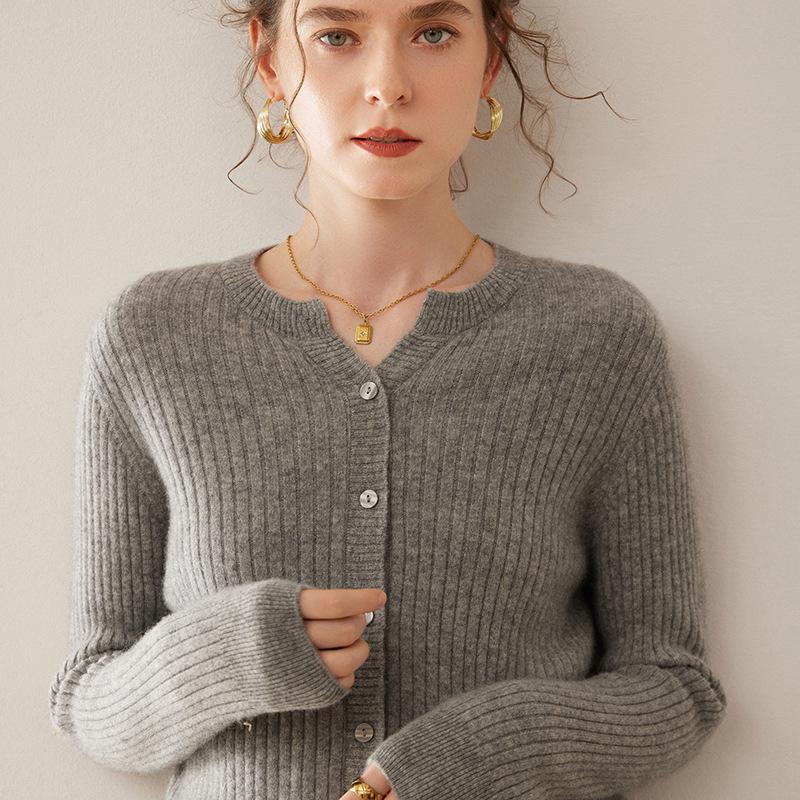 Women's Cable Knit Cashmere Cardigan: Round Neck, Long Sleeve, Buttoned, Versatile Autumn/Winter Sweater.