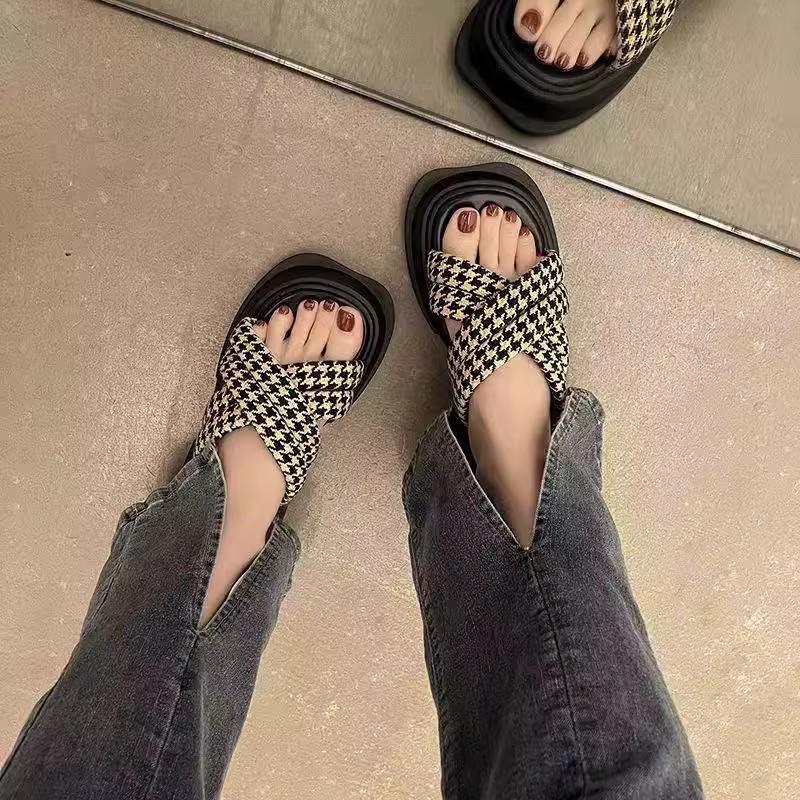 

Женские босоножки на толстой платформе на лето 2025 года — удобные, модные, полускользящие пляжные туфли 40-41