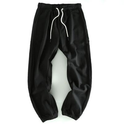 Partea de jos – Pantaloni de trening și colanți