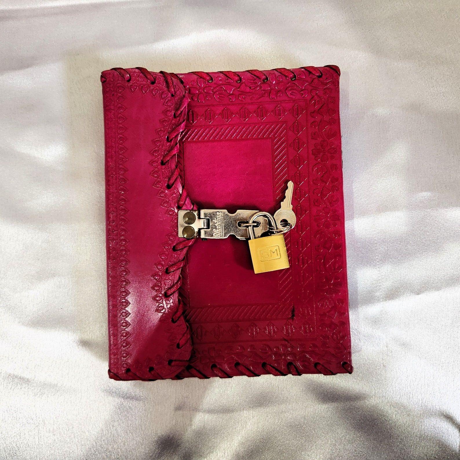 

Leather Journal Lock and key Leather Dairy, Notebook, sketchbook, Dream Journal, Wedding Gift, Travel Book, Writing Book, Personalized Gift. 7 x 5 in рожевий