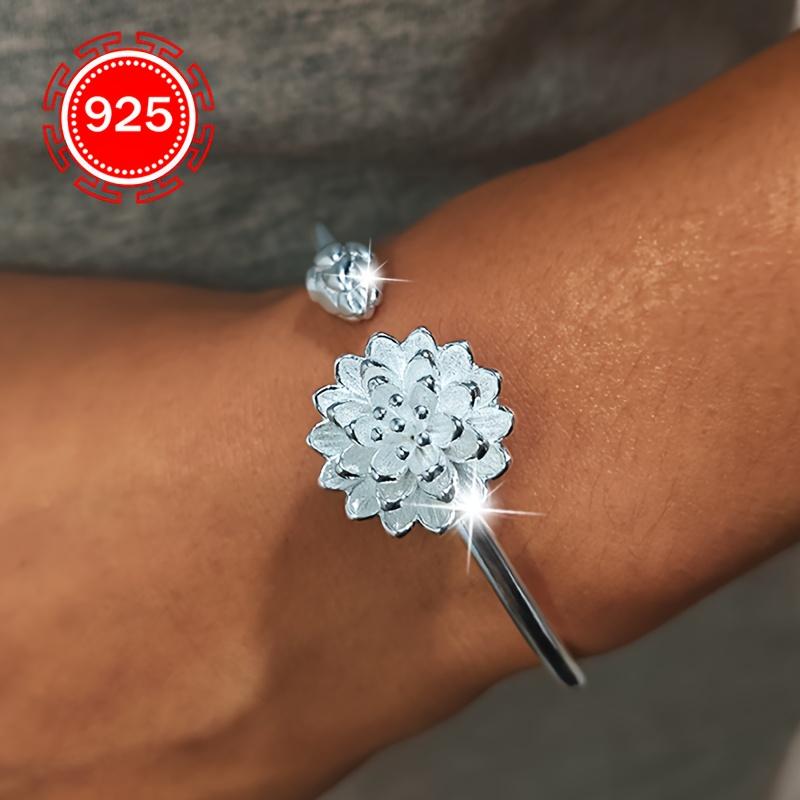 Fashionable open bracelet made of 925 silver, perfect for women. This exquisite lotus bracelet set