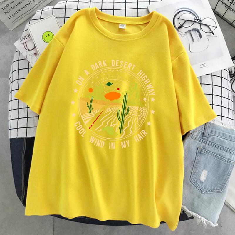 På en mörk ökenmotorväg sval vind i mitt hår dam t-shirt bomull t-shirts vardaglig mjuk t-shirt kläder sommar gata kort ärm