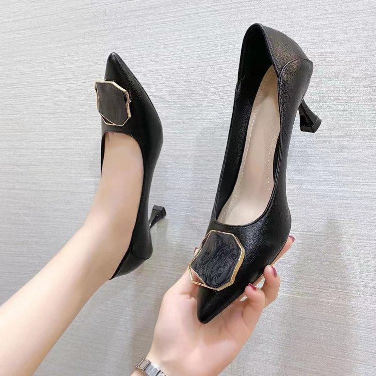 Pointed High Heels Design Sense Niche Temperament Celebrity Middle Heel Not Tired Feet Four Seasons Single Shoes Women 2025 New Soft Leather