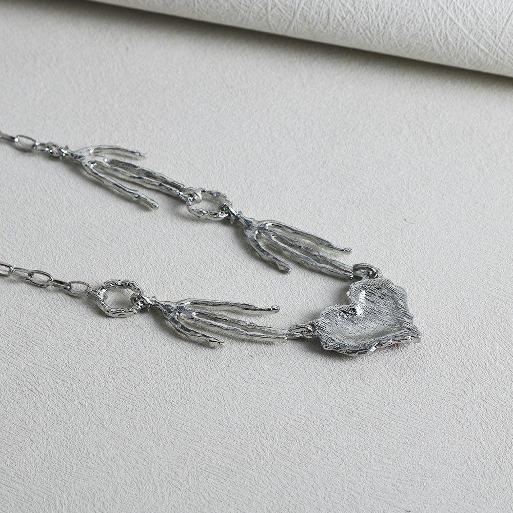 Thorn Love Gothic Necklace Red Heart Heart Necklace Fashion Skull Claw Pendant Jewelry Party