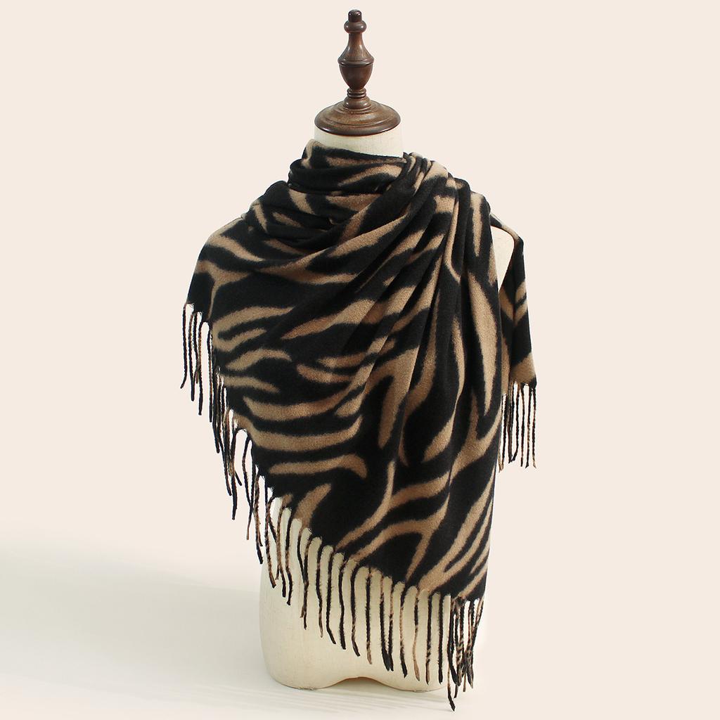 Autumn and Winter New Leopard Print Scarf Women Warm Versatile Scarf Comfortable Stylish Shawl
