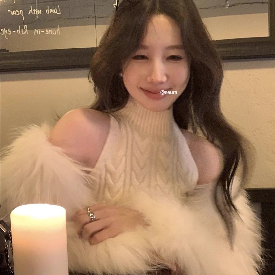 Retro Cable Knit Turtleneck Sweater Vest Women's Fitted Short Sleeveless Base Layer Top