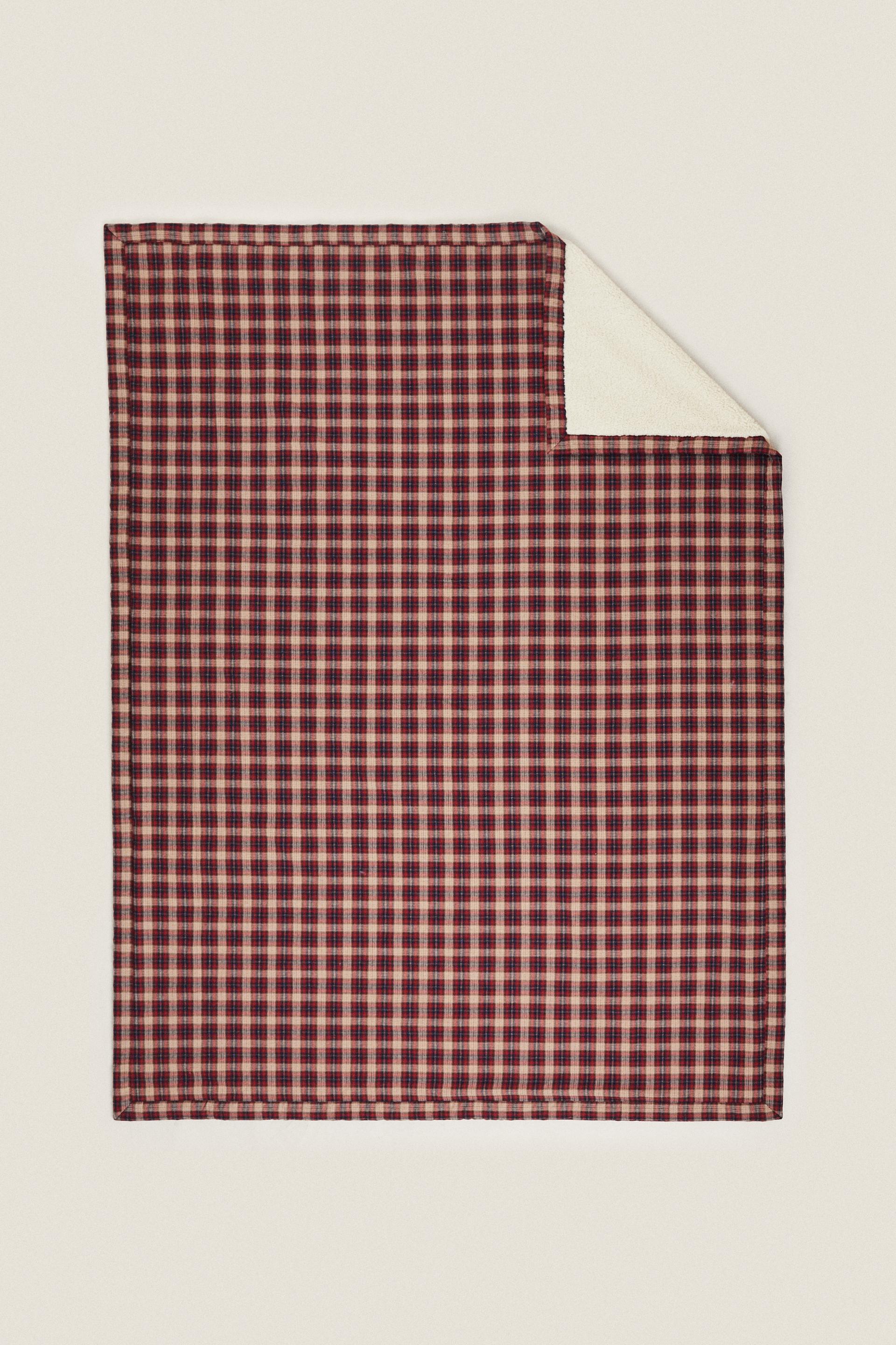 

CHRISTMAS REVERSIBLE TARTAN BLANKET