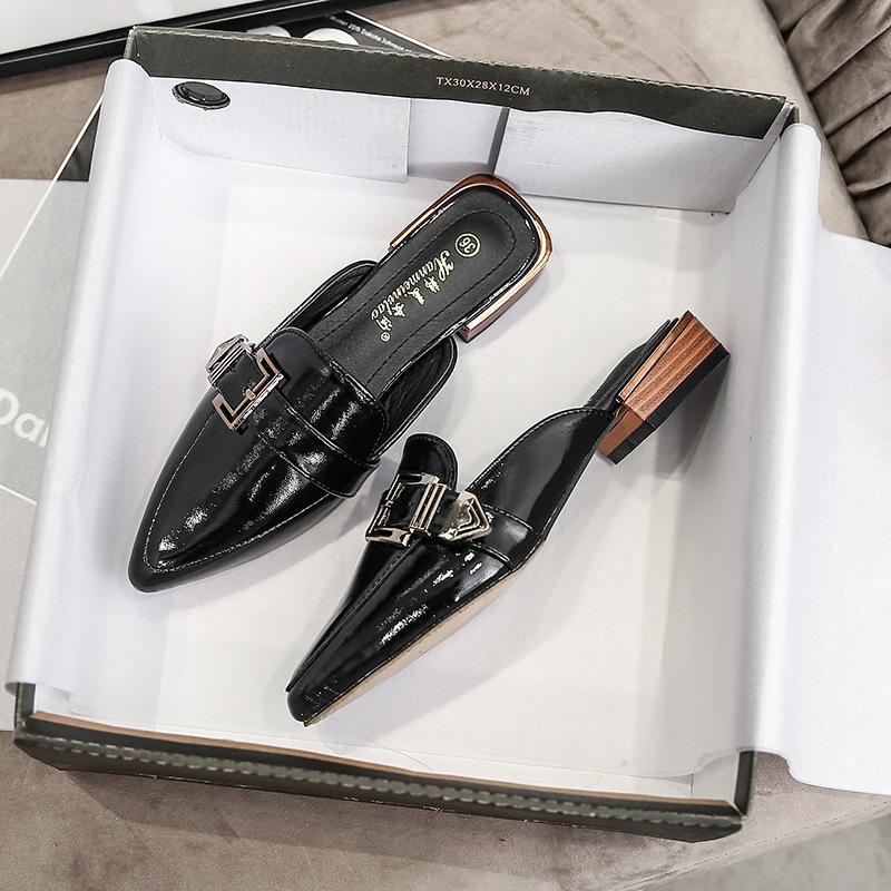 

Модные блестящие лакированные кожаные мюли женские тапочки с пряжкой на ремне женская обувь сандалии с острым носком толстые деревянные каблуки шлепанцы большие размеры 40-43 6 чёрный