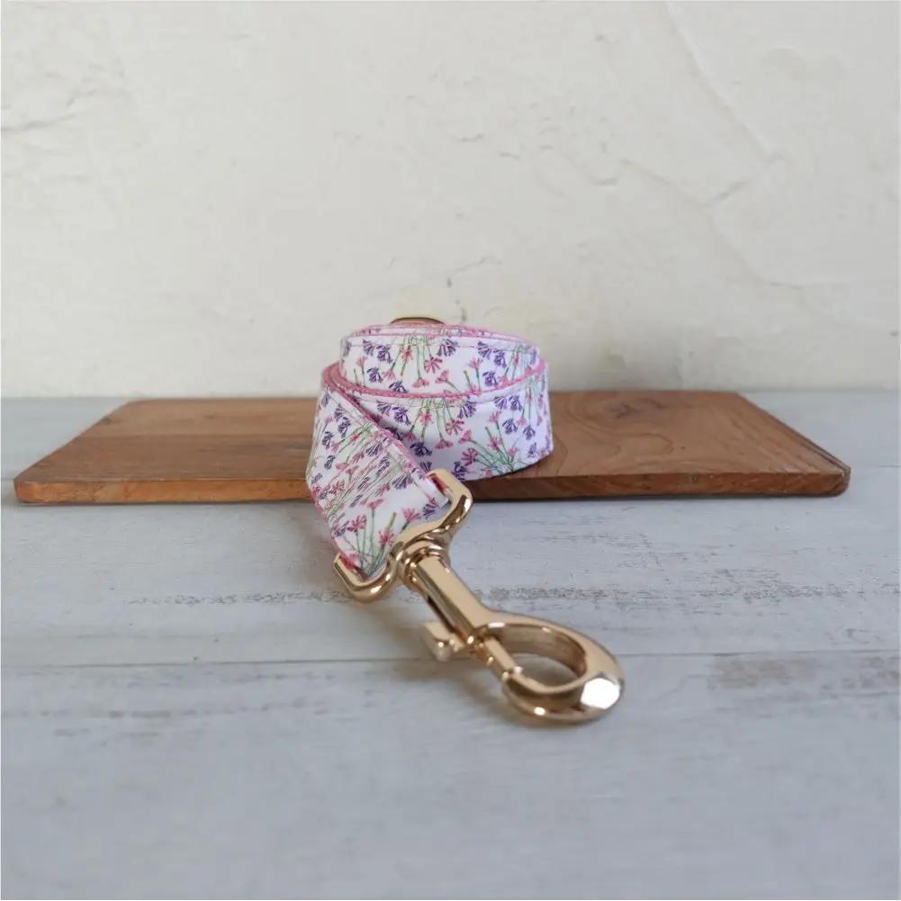 

Персонализированный ошейник для собаки с бесплатной гравировкой, подходящий поводок для питомца, настраиваемая металлическая пряжка с контактами, ошейник для питомца с розовыми цветами S