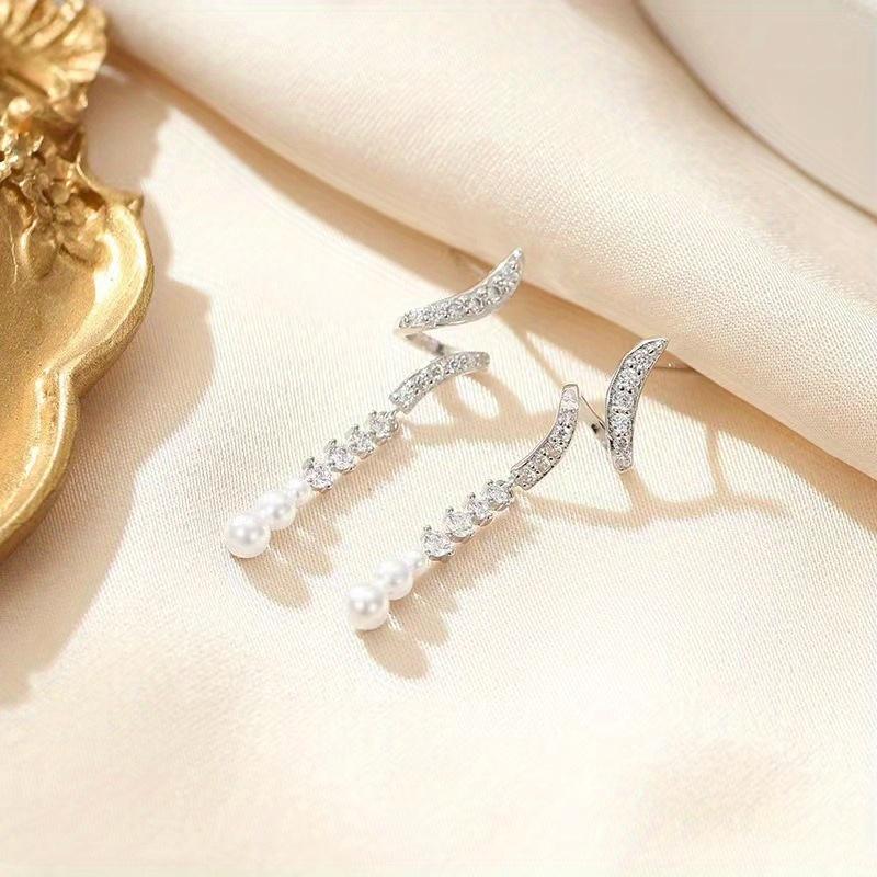 Fashionable Earrings with Temperament, Long Earrings for Girls, Niche Design, Unique Spiral Super Flash, Simple and Fashionable Tassel Earrings