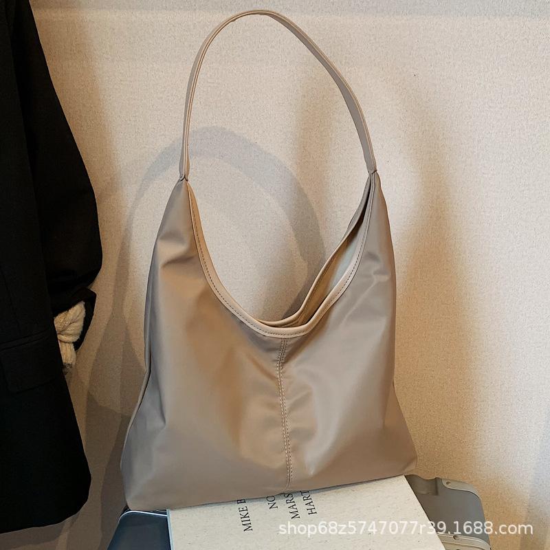 2025 New Light Luxury Lazy Style Underarm Tote Bag Niche Design Shoulder Bag Simple Casual Simple Commuter Bag