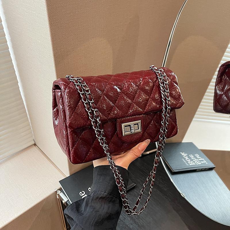 

Маленькая квадратная сумка-ромб Новая премиальная текстурированная простая сумка-подмышка на цепочке Сумка через плечо красный