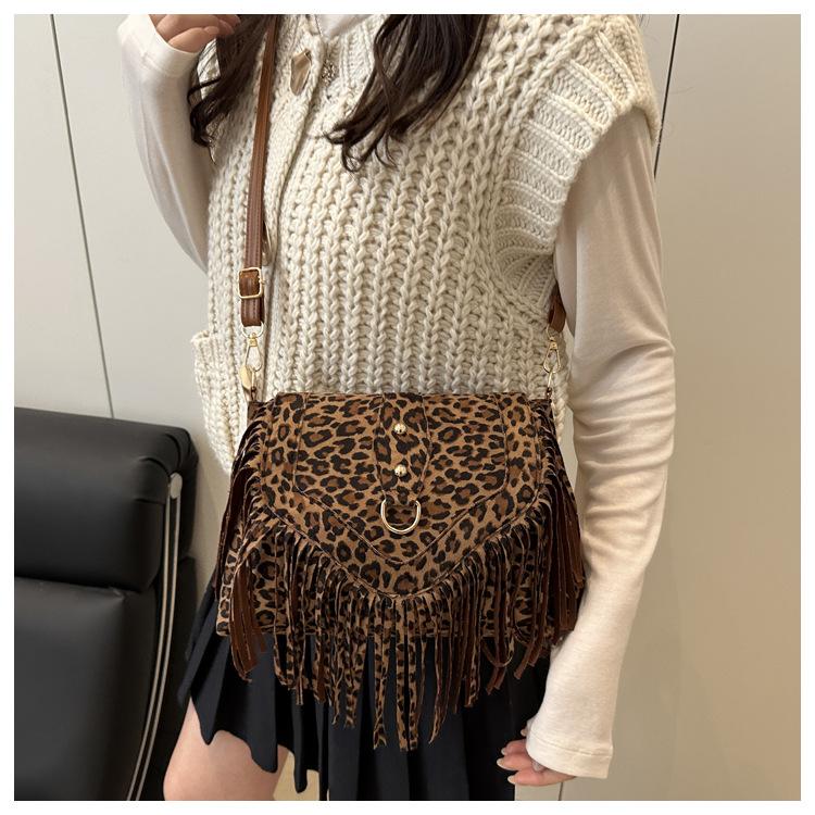 New Retro Suede Faux Leather Saddle Bag for Women Fringe Tassel Crossbody Shoulder Purse Vintage Western Style Handbag