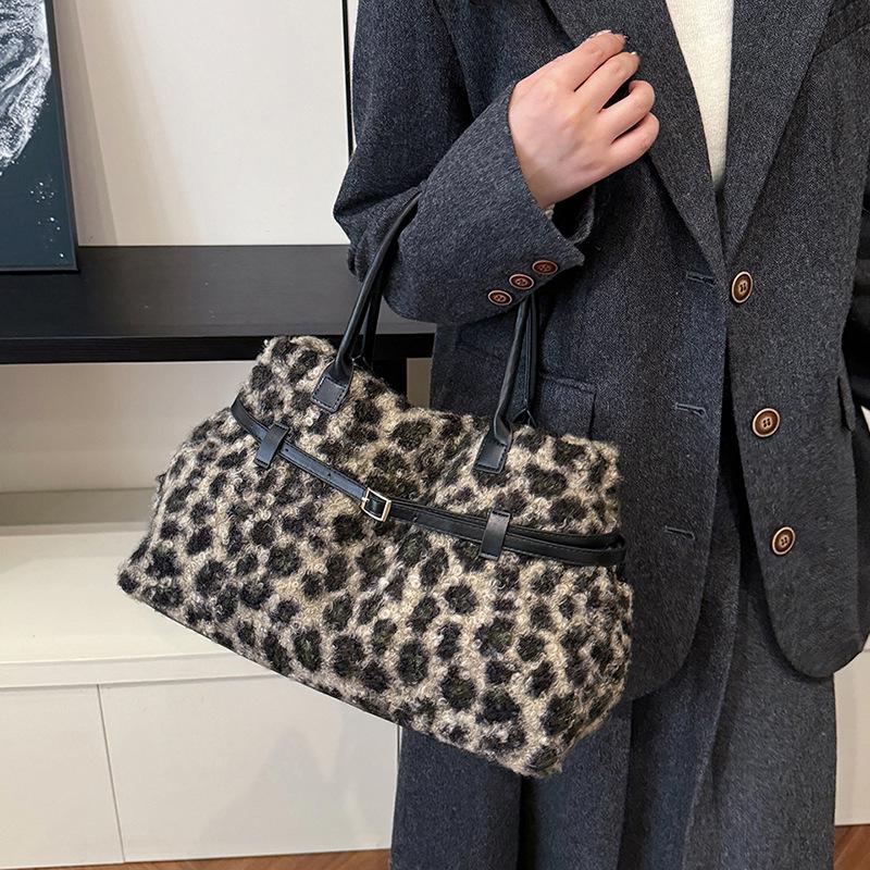 Fashion leopard print handbag women's new simple personalized shoulder bag niche woolen underarm bag