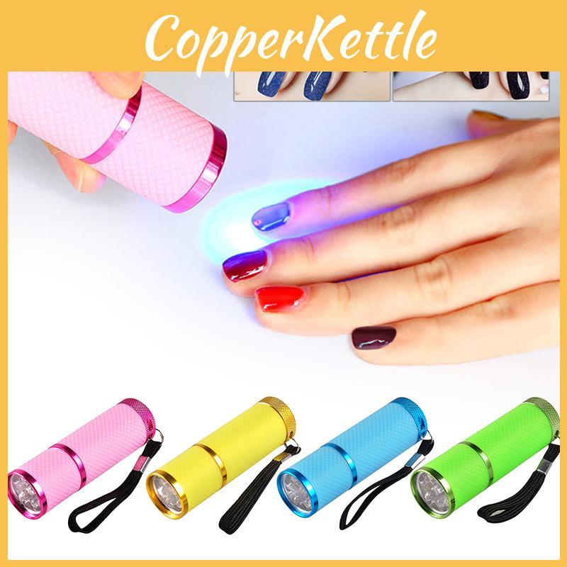 Kompakte LED Nagelhärtelampe Taschenlampe mit schwarzer Trageschlaufe für einfachen Transport und geringen Stromverbrauch