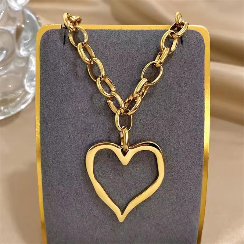 Retro and Exaggerated Hollowed-out Large Heart-shaped Stainless Steel Thick Sweater-style Necklace, High-end Accessory Pendant, Pendant Necklace