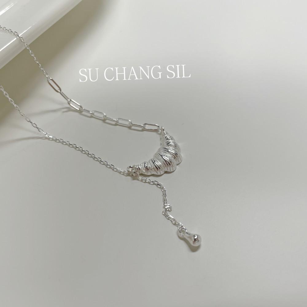 Sterling Silver Croissant Tassel Necklace – High-End Fashion, Versatile Light Luxury Clavicle Chain for Women