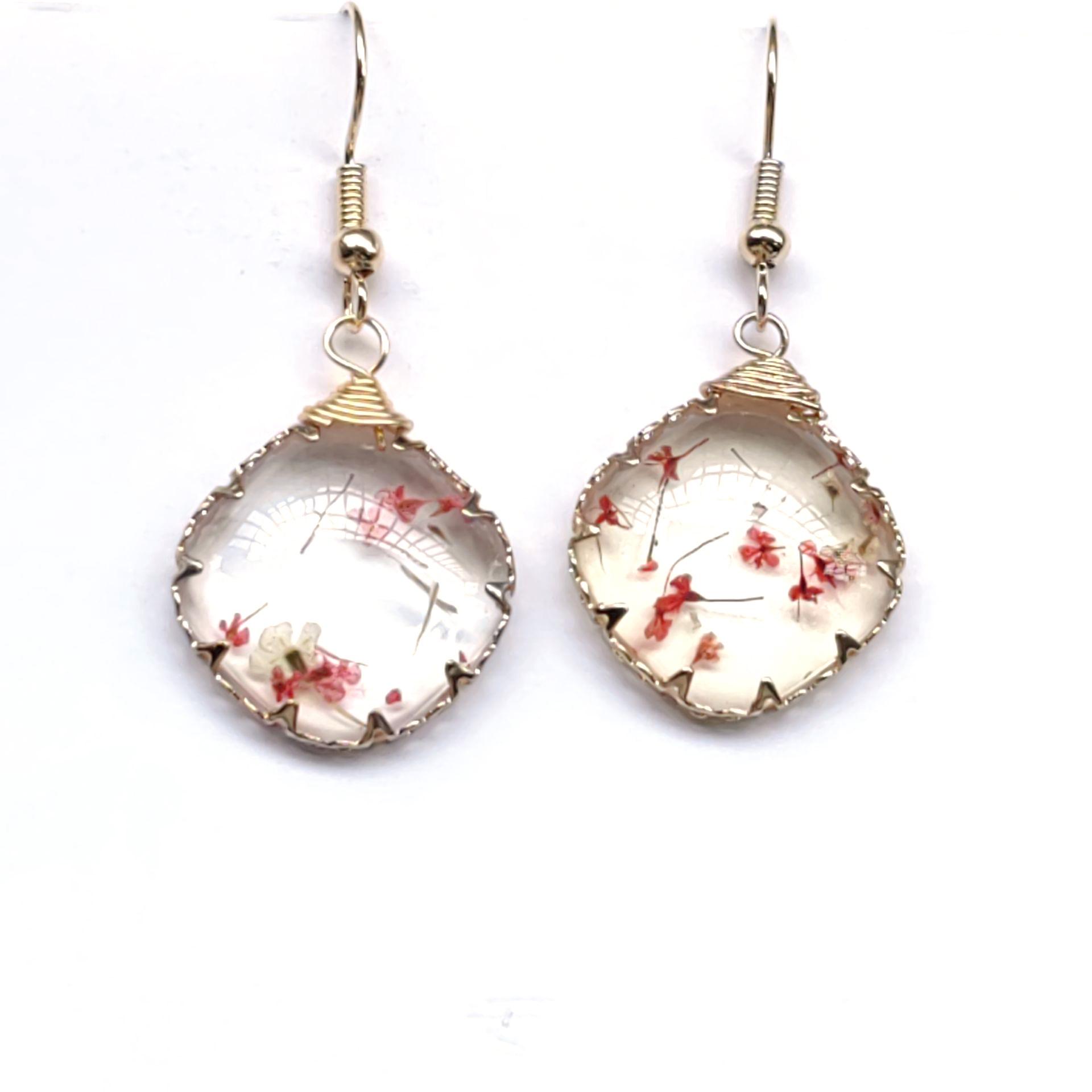 Natural Dried Flower Earrings: Fashionable Floral Accessories for Women