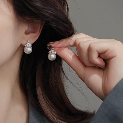 Eleganti Orecchini a Corona di Perle Bianche di Lusso per Donna - Design di Nicchia, Versatili ed Eleganti